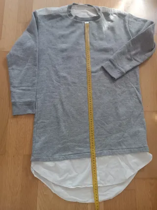 Vestido Sudadera Gris con Camisa Blanca