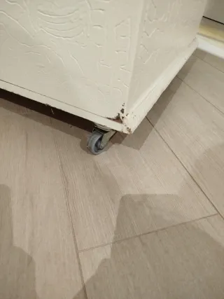 Baúl de madera tallado blanco