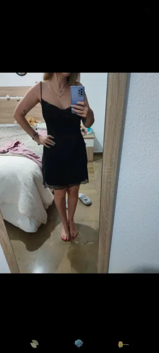 Vestido negro corto tirantes