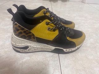 Zapatillas Xti Negro y Amarillo