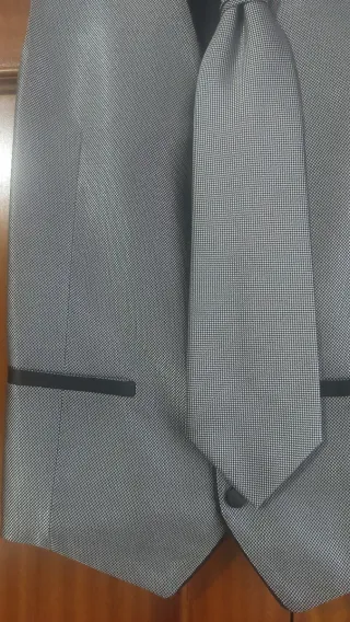Chaleco y corbata de ceremonia