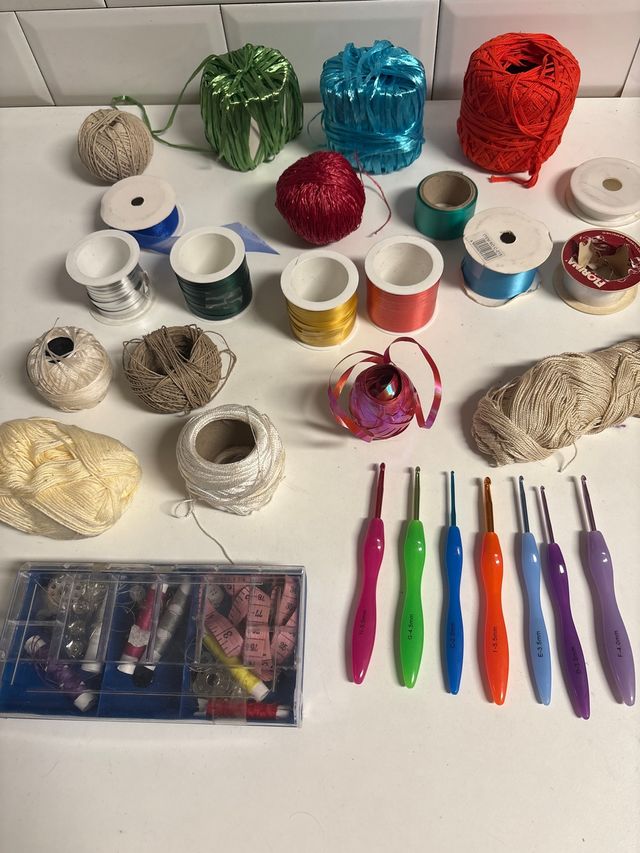 Lote de hilos y lanas para costura