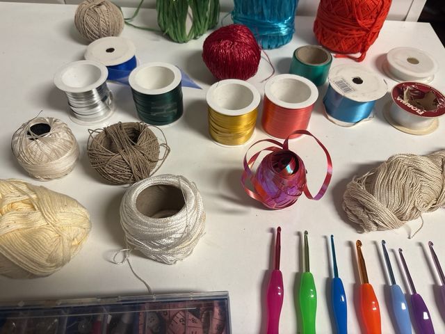 Lote de hilos y lanas para costura