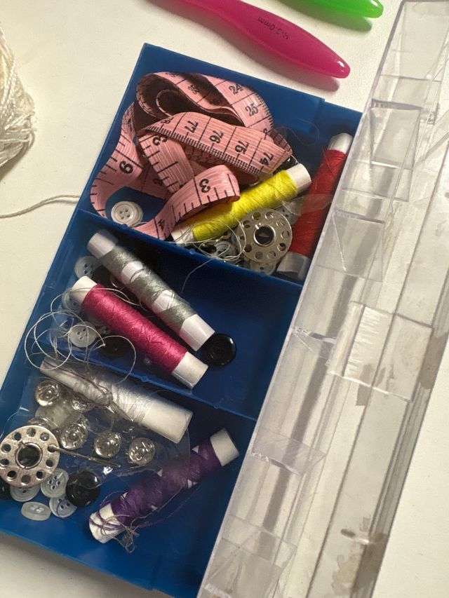 Lote de hilos y lanas para costura