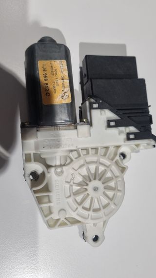 Motor elevalunas trasero derecho golf 4