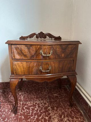 Cómoda vintage de madera con espejo y mesillas