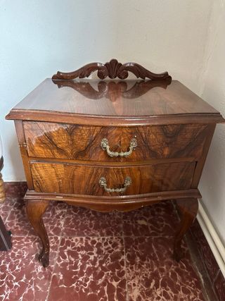 Cómoda vintage de madera con espejo y mesillas