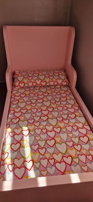 2 letti rosa per bambini con materassi