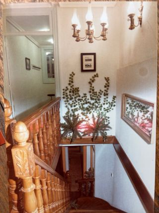 Escalera y barandilla de madera