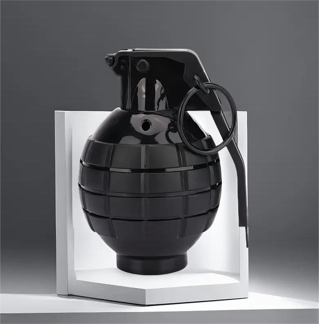 Réplica Granada Plástico Negra