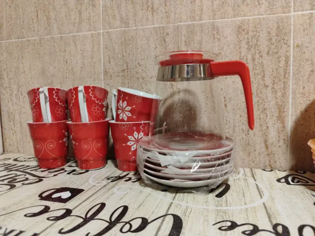 Juego de café rojo y transparente
