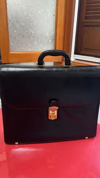 Maletín de piel negro con candado - Guy Laroche