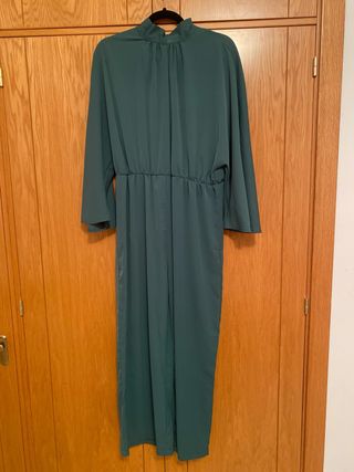 Mono verde oscuro con lazada