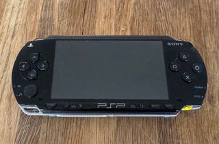 PSP Sony + 2 juegos UMD