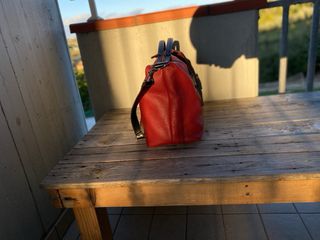 Borsa rossa in pelle