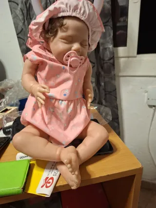 Muñeca bebé realista ojos cerrados