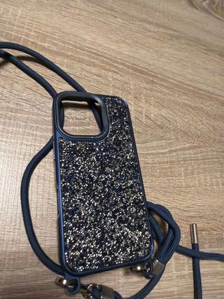Funda iPhone 16 Pro con Cuerda Brillante