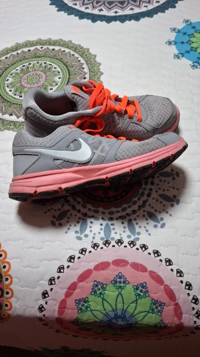 Deportivas Nike grises y rosas número 37