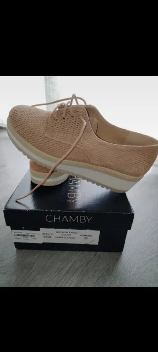 Zapatos cuña beige mujer