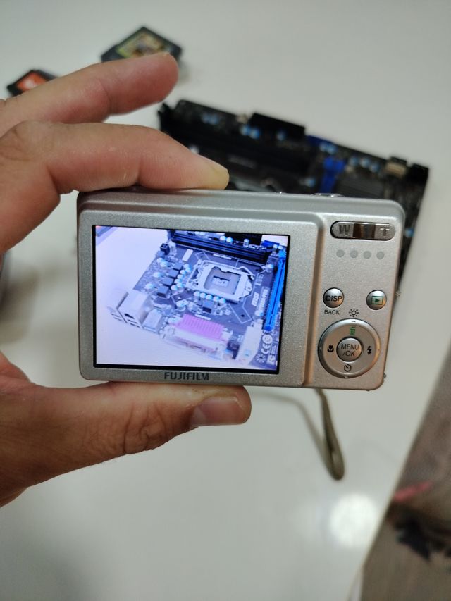 Fujifilm Finepix J10 Plata