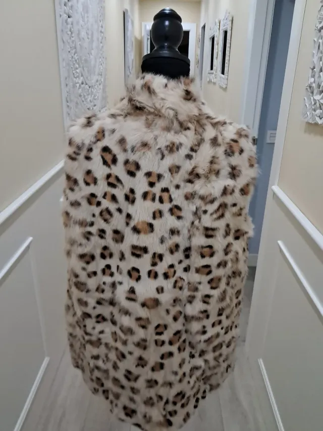 Abrigo piel cortefiel 
Chalecos piel