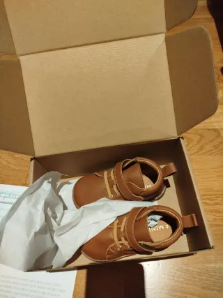 Botas de cuero para bebé Mini Shuu. Barefoot