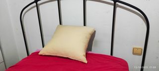 Cama de 140, mesita y estanteria