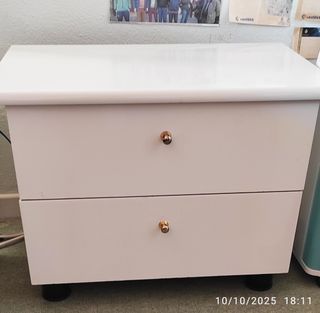 Cama de 140, mesita y estanteria