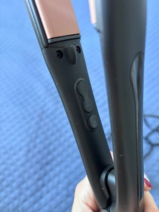 Plancha de pelo negra Ionic con encufhe USA