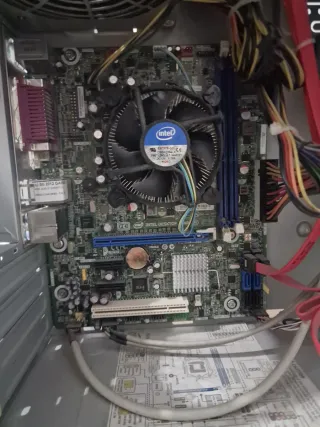 Placa Base Intel i3 + Fuente + Caja