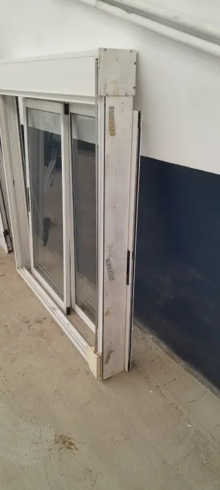 Ventana de aluminio y Reja de acero 