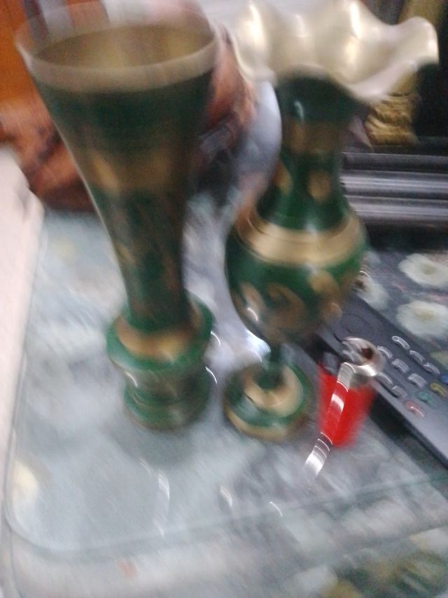 2 Jarrones Indios Metálicos Verdes y Dorados