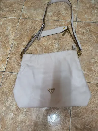 Bolso Guess Blanco y Dorado
