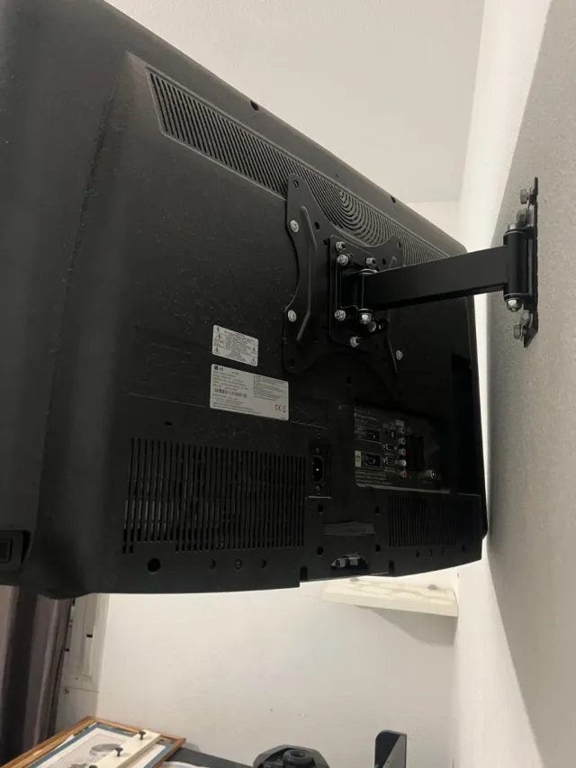 TV LG 32 con soporte pared