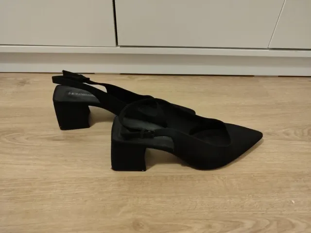 Zapatos salón destalonados negros