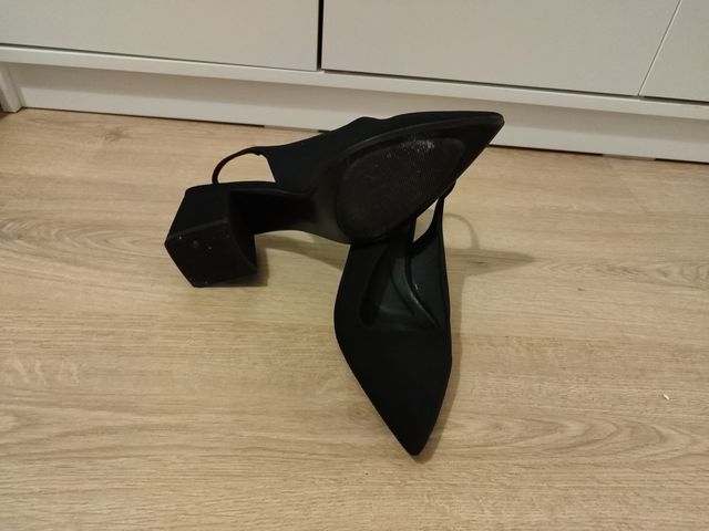 Zapatos salón destalonados negros