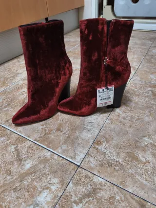 Botas rojas de terciopelo talla 35