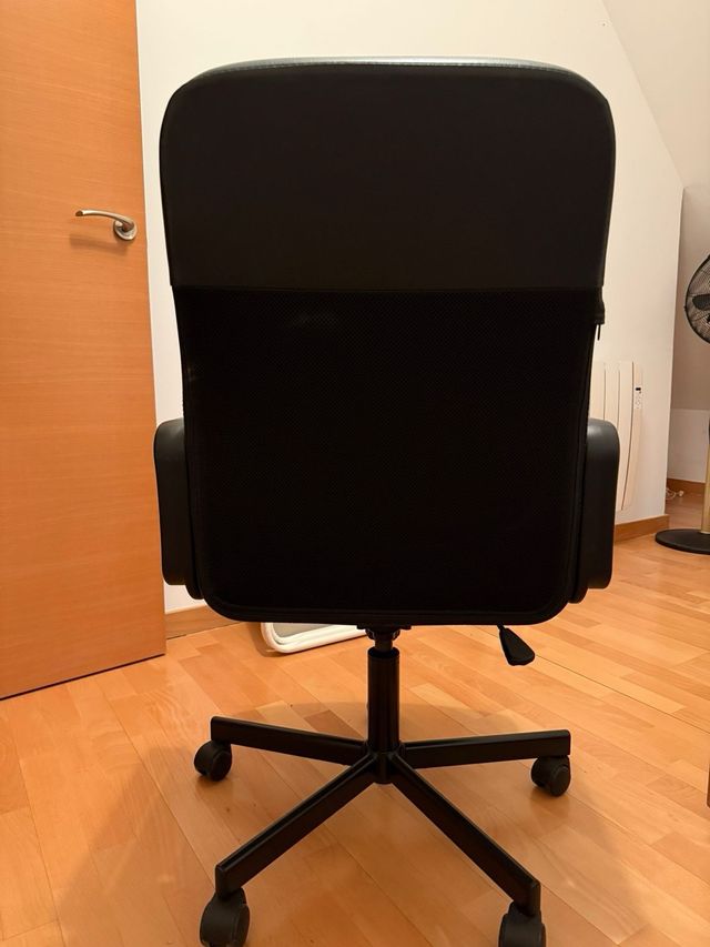 Silla de escritorio negra