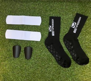 Mini espinilleras, sujetaespinilleras y calcetines