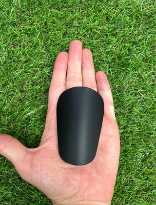 Mini espinilleras, sujetaespinilleras y calcetines