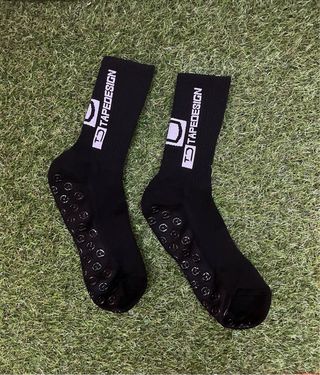 Mini espinilleras, sujetaespinilleras y calcetines