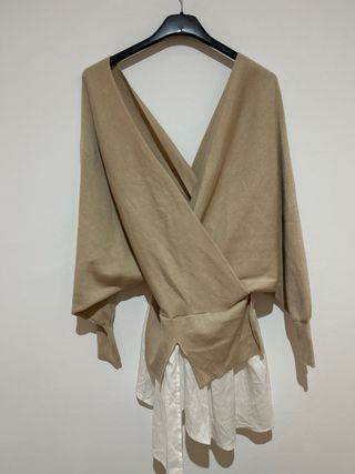 Jersey fino cruzado beige y blanco