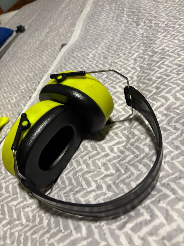 Cascos protectores anti ruido 1 amarillo y 1 verde