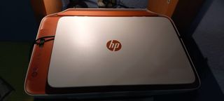 Impresora HP Blanca y Naranja