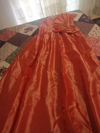 Vestido largo de fiesta coral