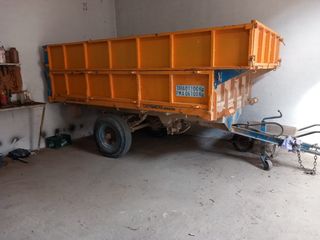 Remolque agrícola naranja
