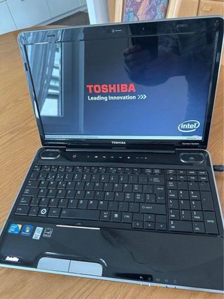 Toshiba Satellite A500-18Q Portátil