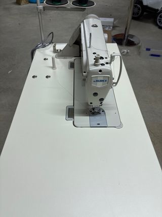 Macchina da cucire industriale JUKI DDL 8100E