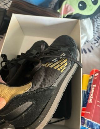 Zapatillas Armani Negras y Doradas