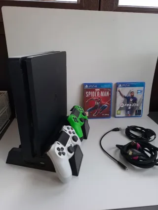 PS4 Slim Negra + 2 Mandos + Juegos